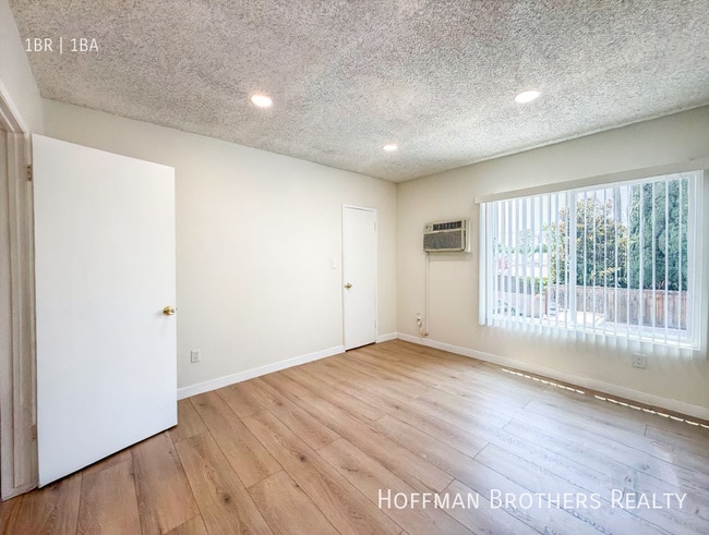 Photo - 5461 Kester Ave Unit 212