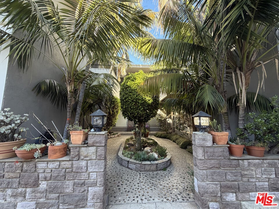 Photo - 742 S Plymouth Blvd Unit 6