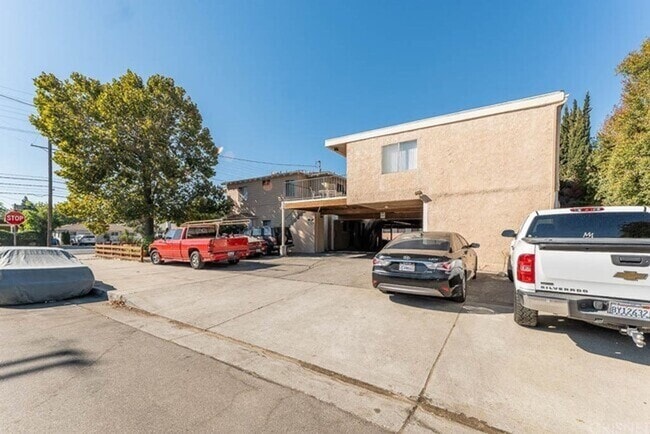 Photo - 11231 Oxnard St Unit 0003