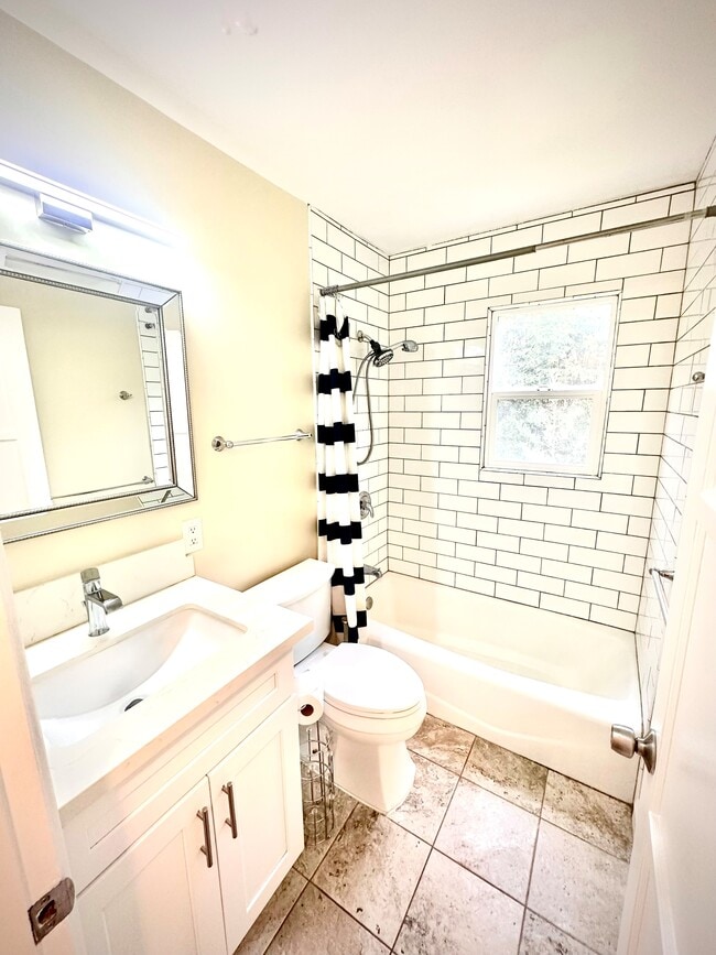 Bathroom - 1729 Raymond Hill Rd Unit 3