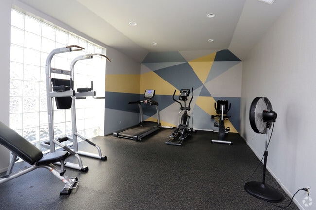 fitness center - Hyde Park