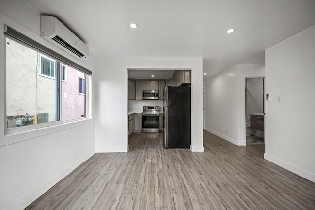 Photo - 1101 N Flower St Unit 1