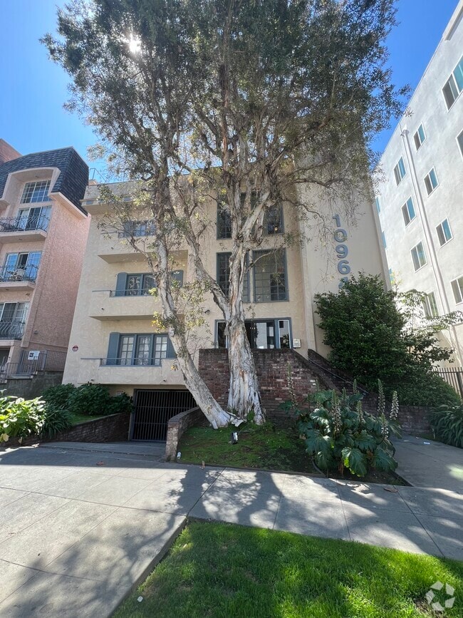 Building Exterior - 10964 Wellworth Ave Rental