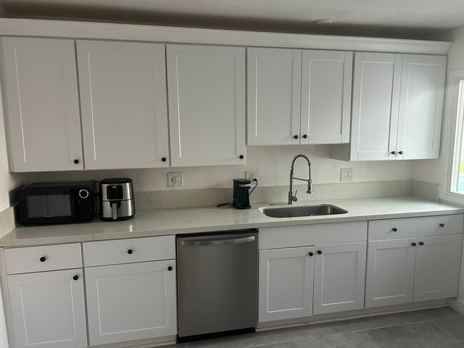 Photo - 299 Robinhood Ln