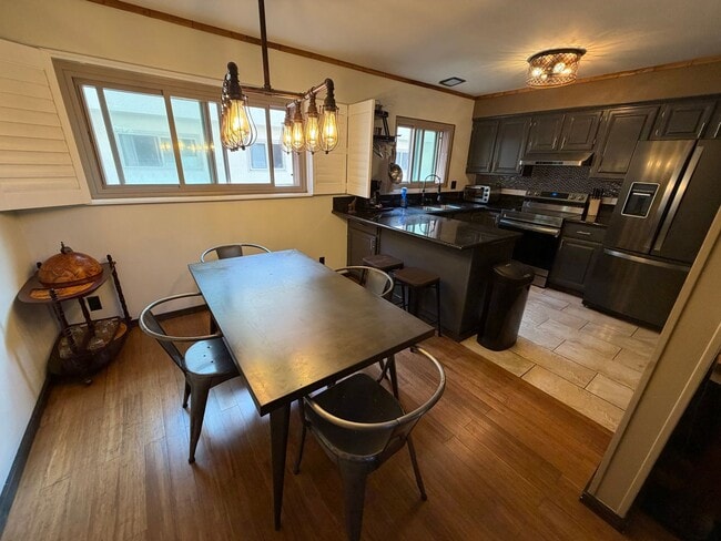 Building Photo - Fully Furnished Condo in the Heart of San Diego | 2 Parking Spaces, In-Unit Laundry, & Luxury Ame... Unit #98