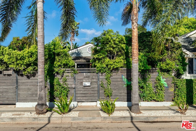 Photo - 1016 Oakwood Ave