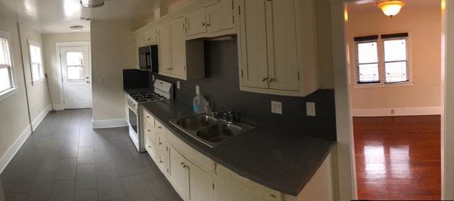 Kitchen - 6067 Roy St