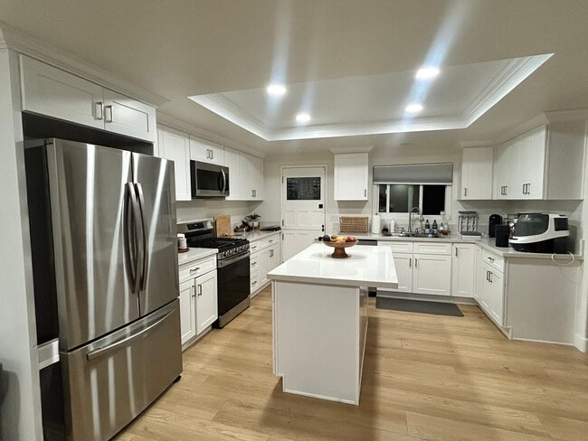 Kitchen - 1728 Santa Ana Ave Unit A