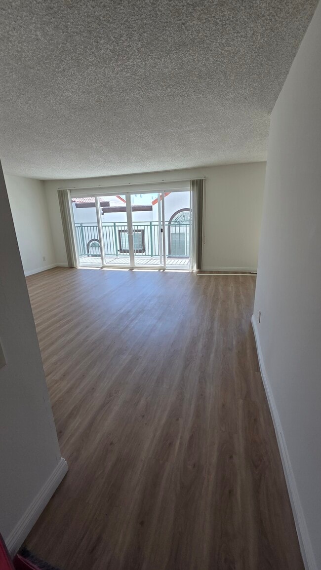 living room - Marina Tower