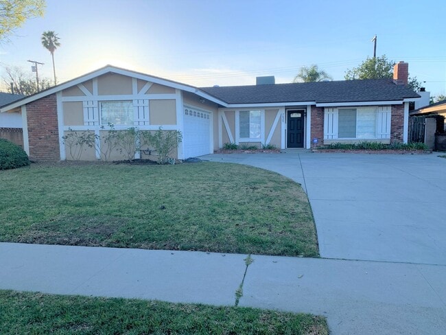Newly Remodeled 3 Br 2 Ba Home in West Hills - Newly Remodeled 3 Br 2 Ba Home in West Hills