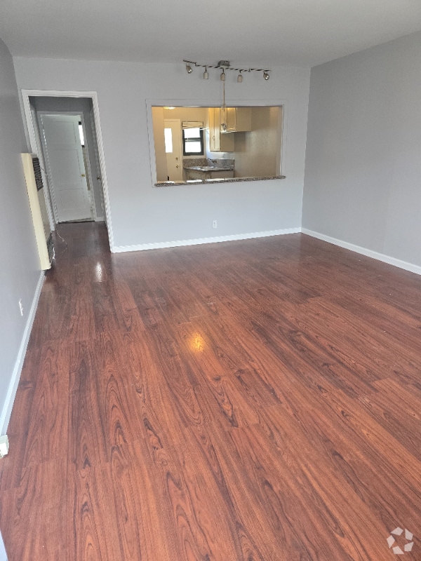 Building Photo - 8927 Reading Ave Rental