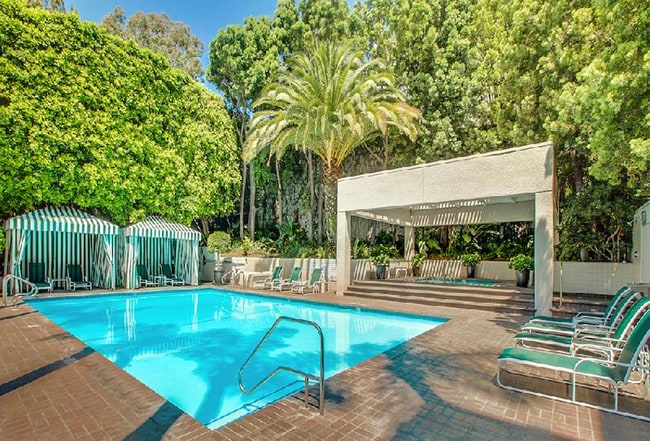 Building Photo - 1131 Alta Loma Rd Unit 123