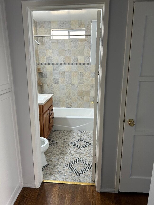 Photo - 5957 Alonzo Ave