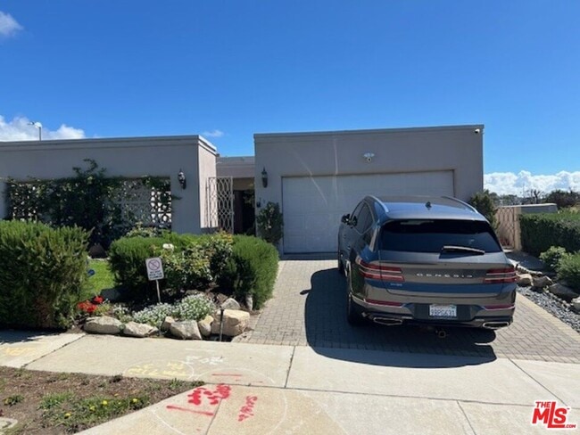 Photo - 3908 Castlerock Rd