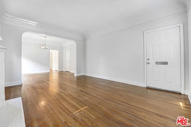 Photo - 1359 Cloverdale Ave