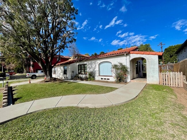 Building Photo - 2 Bedroom 1 Bathroom Home in Spring Valley