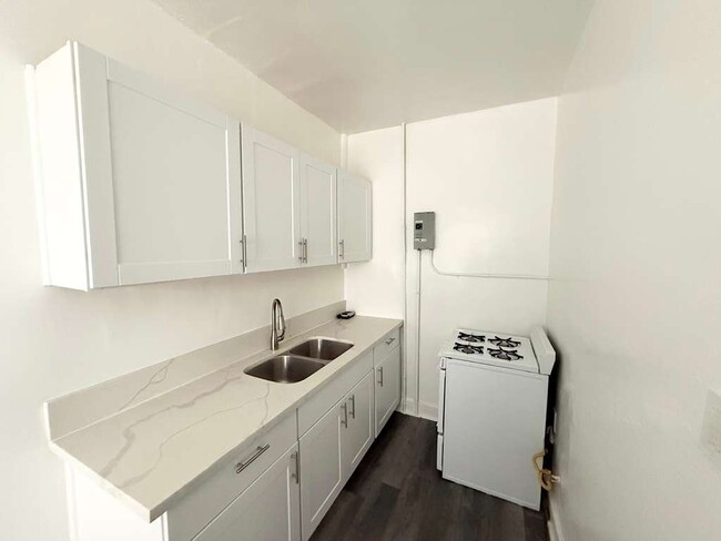Photo - 849 S Kenmore Ave Unit 28