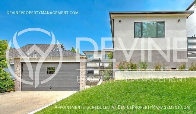 Building Photo - 3026 Greenfield Ave