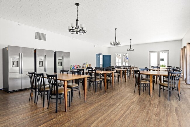 Building Photo - 832 Hilgard Ave Unit Room 312 - 312 - B