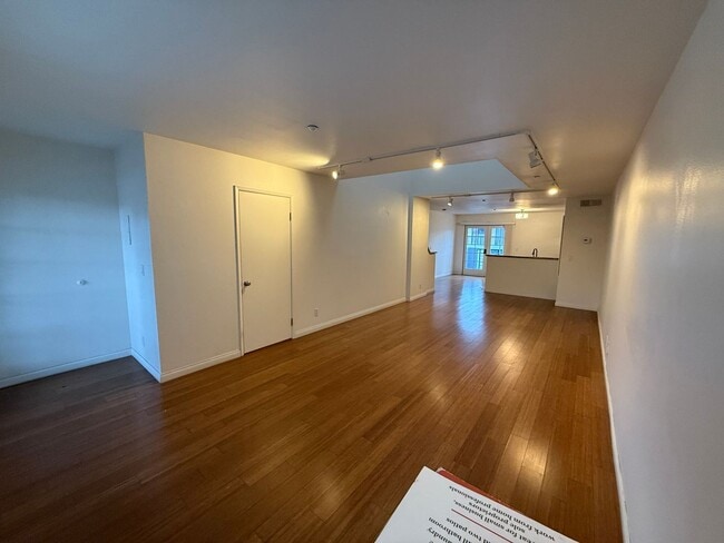 Photo - 1090 University Ave Unit 206F