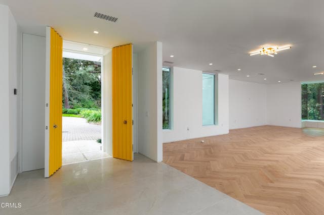 Photo - 800 Canon Dr