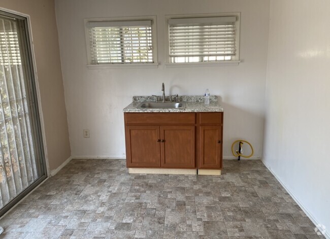 Building Photo - 3743 W 132nd St Rental