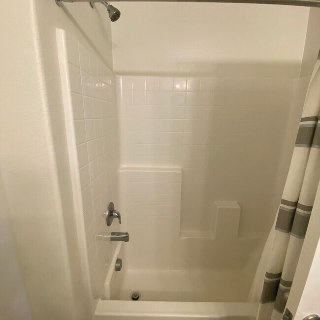 Photo - NEWER 4 BEDROOM VICTORVILLE HOME