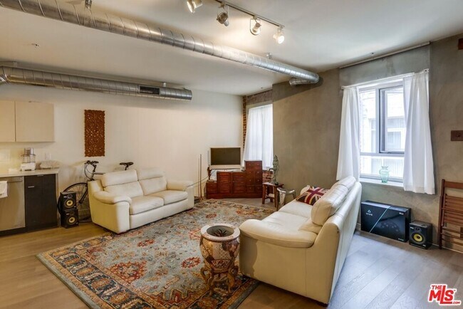 Photo - 527 Molino St Unit 310