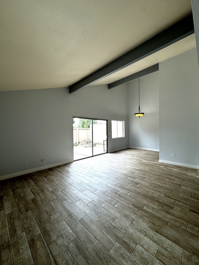 Photo - 440 Parkside Dr