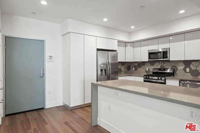 Photo - 1265 Barry Ave Unit ph1