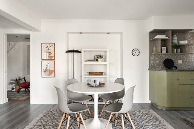 Photo - 1742 Redesdale Ave Unit B