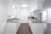 12830 Prairie Ave Hawthorne, CA 90250 - Hampton Pointe Apartments