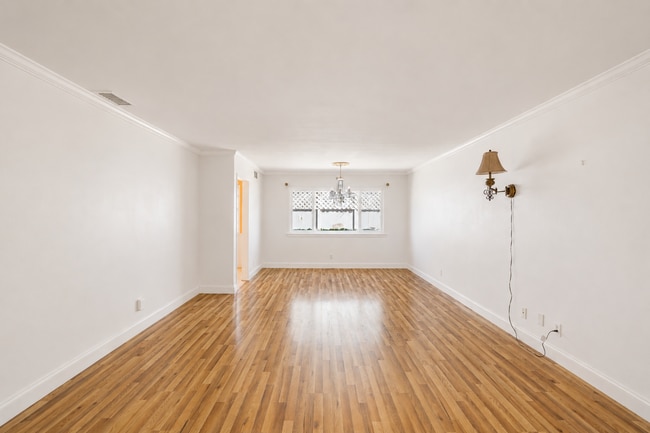 Photo - 857 Gwyne Ave