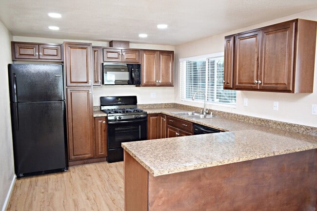 Building Photo - 2BR, 1BA Apartment Unit 2216