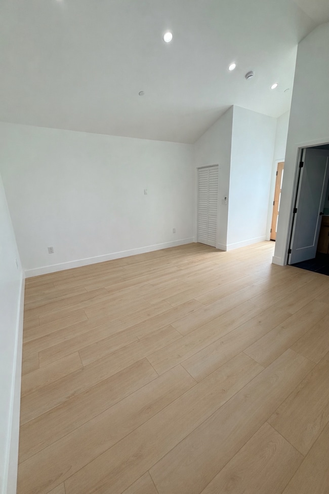 Photo - 111 E 60th St