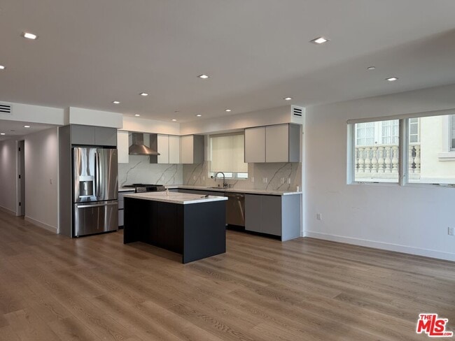 Building Photo - 9842 Vidor Dr Unit 201