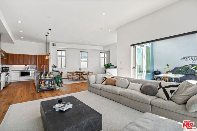 Photo - 1122 Panorama Way