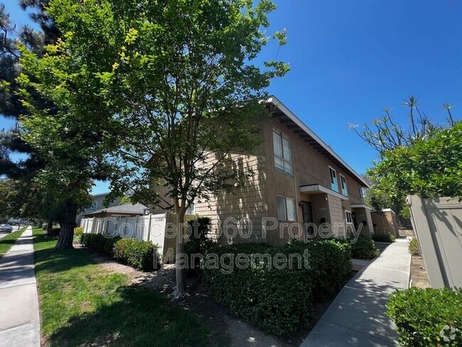 Building Photo - 13525 3/4 VILLAGE DR Rental