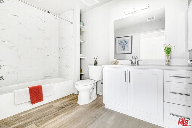 Photo - 2847 Leeward Ave Unit 305