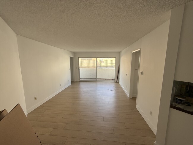 Building Photo - 1218 McClellan Dr Unit 108