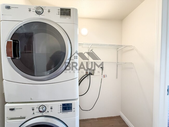 Photo - 332 S Virgil Ave Unit 302