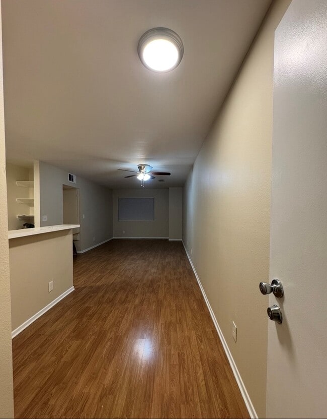 2 BEDROOM ENTRY/LIVING - 719 Orange Grove Ave Rental
