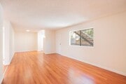 Photo - 980 White Knoll Dr