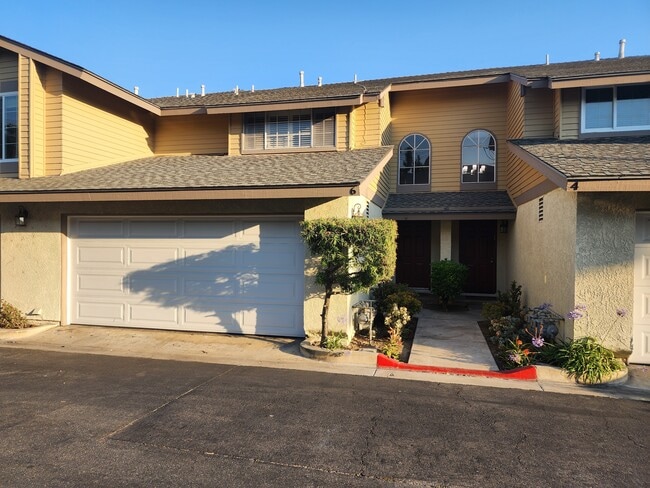 Attached 2-Car Garage - 630 W Palm Ave