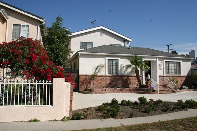 Photo - 6037 Comey Ave