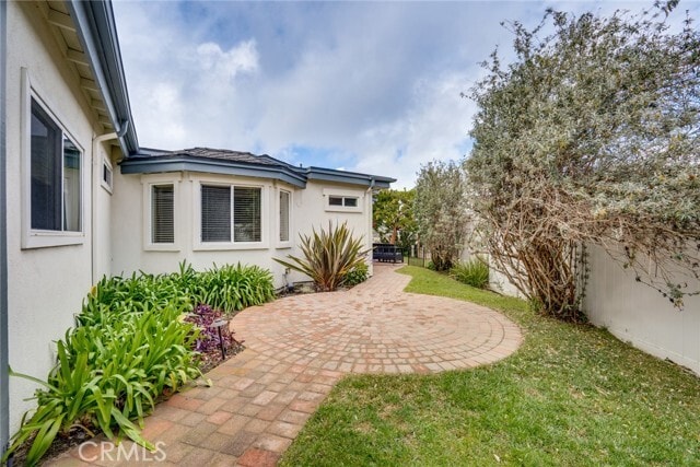 Building Photo - 24261 Cortes Dr Unit B