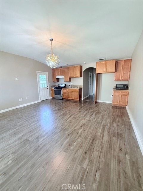 Photo - 13240 Archwood St