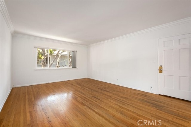 Photo - 5851 Woodman Ave