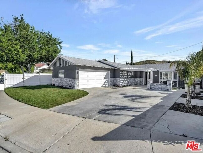 Building Photo - 28040 Ermine Pl