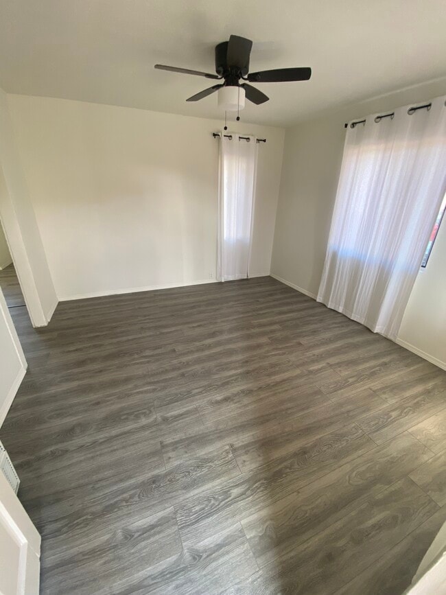 Photo - 515 E Buckthorn St